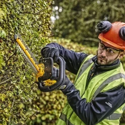 DeWalt DCMHT563P1 18V XR Cordless 55cm Hedge Trimmer 25mm Gap & 5.0Ah Battery 8 DeWalt DCMHT563P1 18V XR Cordless 55cm Hedge Trimmer 25mm Gap & 5.0Ah Battery -DeWALT || Draper || Bosch Sales Store 0094328 700