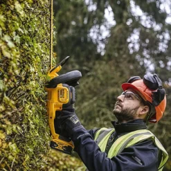 DeWalt DCMHT563P1 18V XR Cordless 55cm Hedge Trimmer 25mm Gap & 5.0Ah Battery 9 DeWalt DCMHT563P1 18V XR Cordless 55cm Hedge Trimmer 25mm Gap & 5.0Ah Battery -DeWALT || Draper || Bosch Sales Store 0094329 700