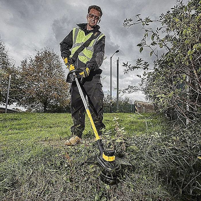 DeWalt 18v Brushless Lawn Mower & Strimmer Combo 2 X 5.0Ah Batteries (DCMW564 & DCM561) 4 DeWalt 18v Brushless Lawn Mower & Strimmer Combo 2 X 5.0Ah Batteries (DCMW564 & DCM561) - Image 4