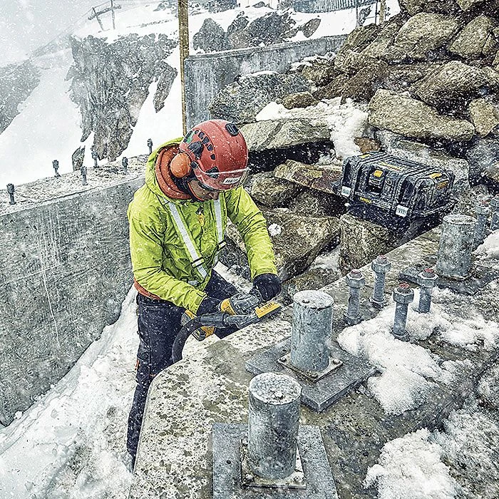 DeWalt DCG418X2 54V FlexVolt XR High Power 125mm Angle Grinder 2 X 9.0Ah Batteries 3 DeWalt DCG418X2 54V FlexVolt XR High Power 125mm Angle Grinder 2 X 9.0Ah Batteries - Image 3